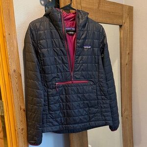 Patagonia nanopuff Pullover with pouch pocket and hood
